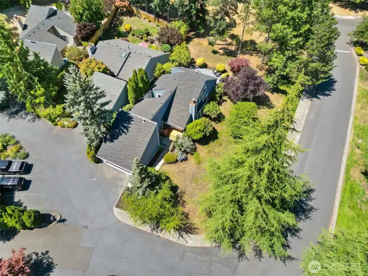 HOA Incl: Lawn Care, Roof, Exterior Paint, Common Area Maintenance HOA Incl: Lawn Care, Roof, Exterior Paint, Common Area Maintenance