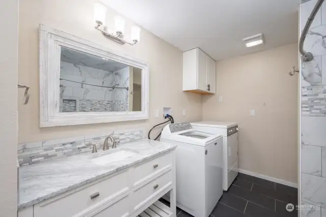 Lower Level Main Bathroom w/ Laundry