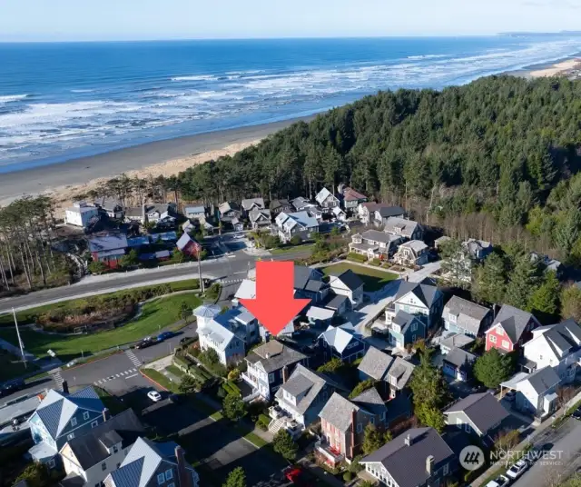 Just steps to town, parks and the beach, this location is ideal for active owners who want to be in the heart of the community.