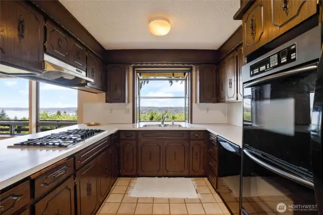 It would not be hard to prepare a meal with views like these.