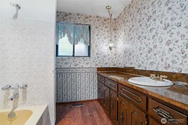 Main level guest bath