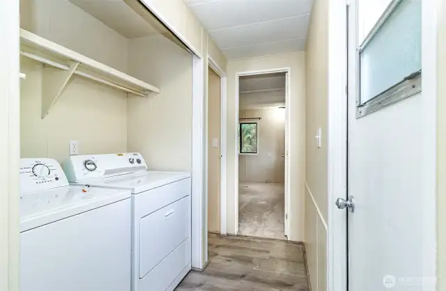 Washer/dryer stay w/home