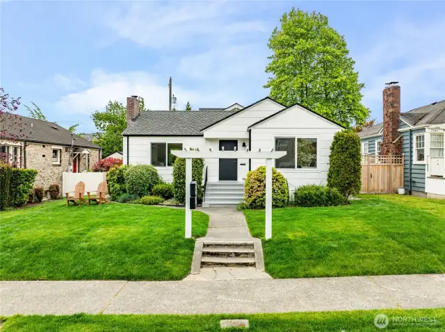 Like New Loyal Heights Duplex.