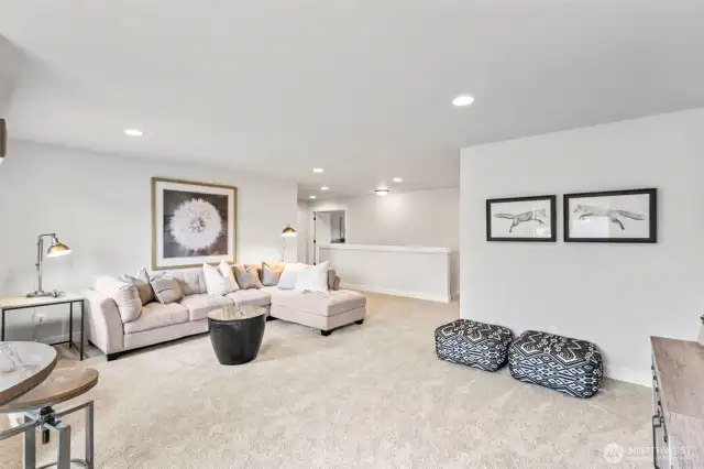 Pictures of model home and are for illustrational purposes only. Actual plans and specs will vary. Some features/finishes are upgrades.