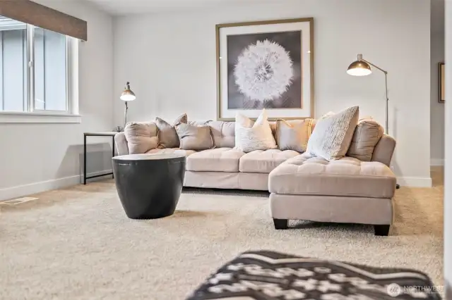 Pictures of model home and are for illustrational purposes only. Actual plans and specs will vary. Some features/finishes are upgrades.