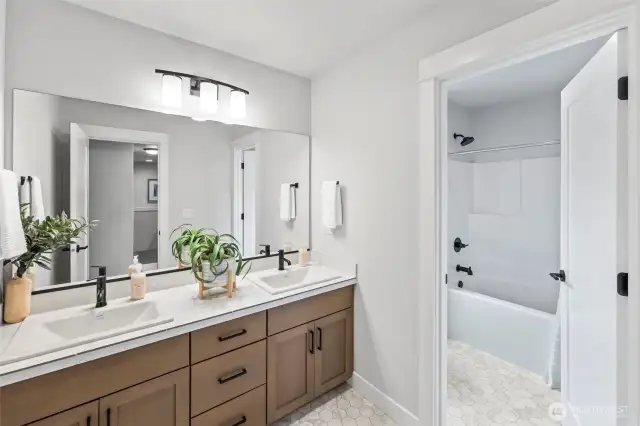 Pictures of model home and are for illustrational purposes only. Actual plans and specs will vary. Some features/finishes are upgrades.