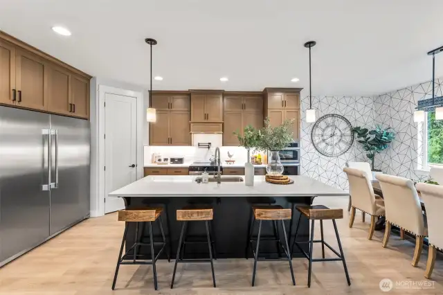 Pictures of model home and are for illustrational purposes only. Actual plans and specs will vary. Some features/finishes are upgrades.