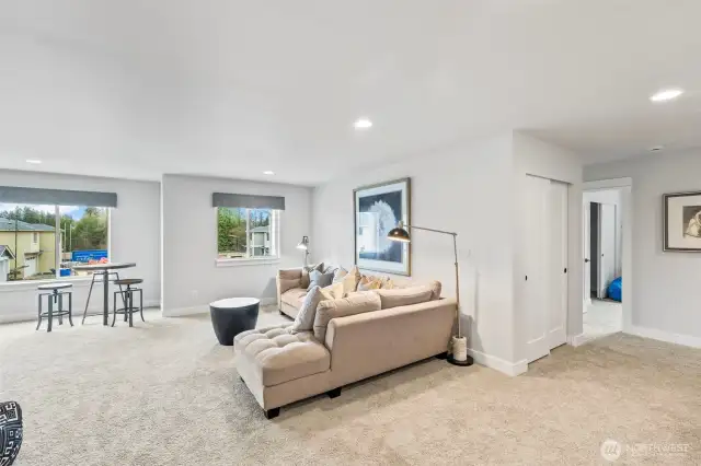 Pictures of model home and are for illustrational purposes only. Actual plans and specs will vary. Some features/finishes are upgrades.