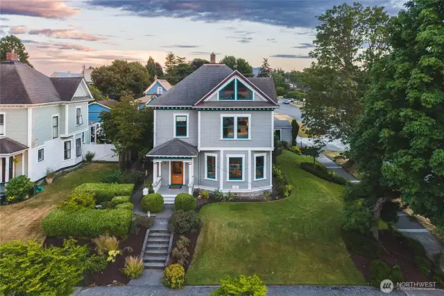 Stunning turn-of-the-century home on a manicured corner lot in the heart of historic Old Town Anacortes, just steps from the waterfront, boutiques, restaurants, parks and library. Everything is at your fingertips!