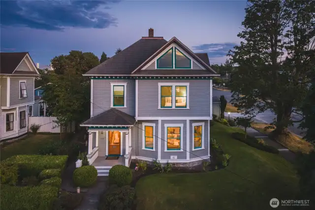 Twilight shows off the warm and inviting atmosphere of this stately queen!