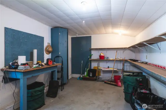 Another view of the hobby room/shop!