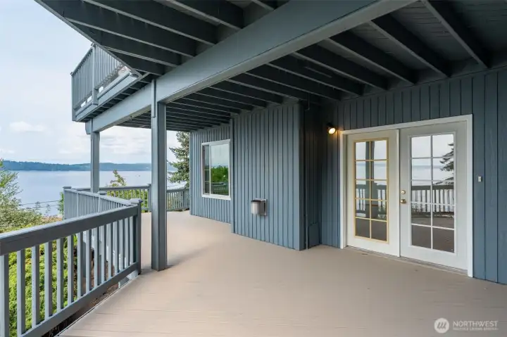 French doors can be a main entrance for bottom unit.