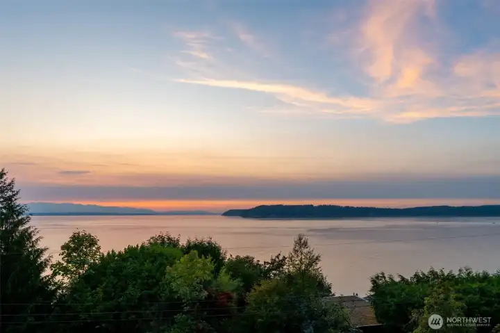 Don't let another day go by where you miss this sunset! Schedule your showing today!
