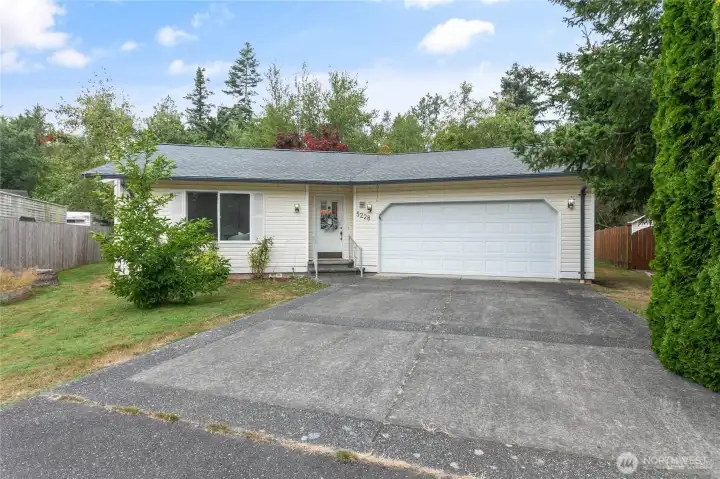 Welcome home! Tucked away in quiet cul-de-sac minutes from Birch Bay & Semiahmoo