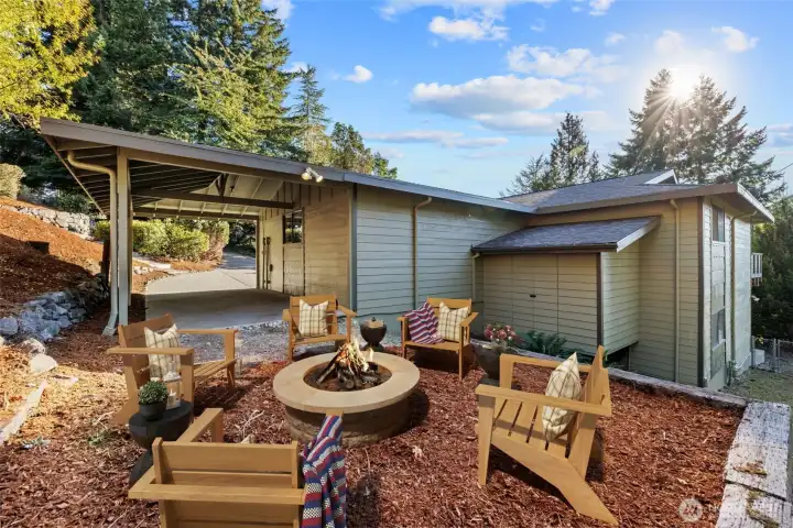 V irtually staged outdoor Flex Space, Fire Pit to watch the Sunsets or RV / Boat  Storage...