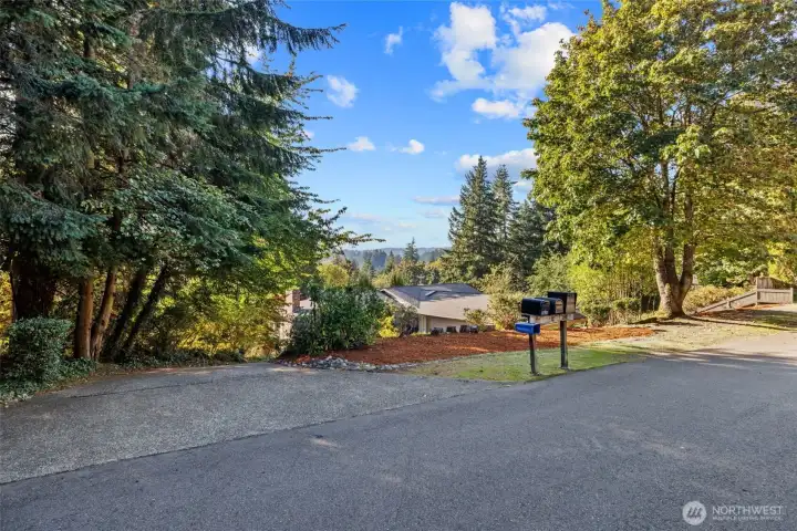 Driveway entrance by mail boxes