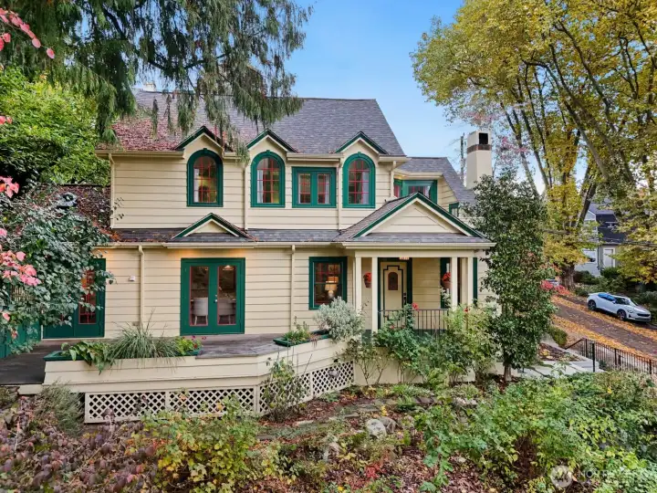 Set above the street for privacy, the home’s expansive deck and natural plantings create a sense of retreat right in the heart of Leschi.