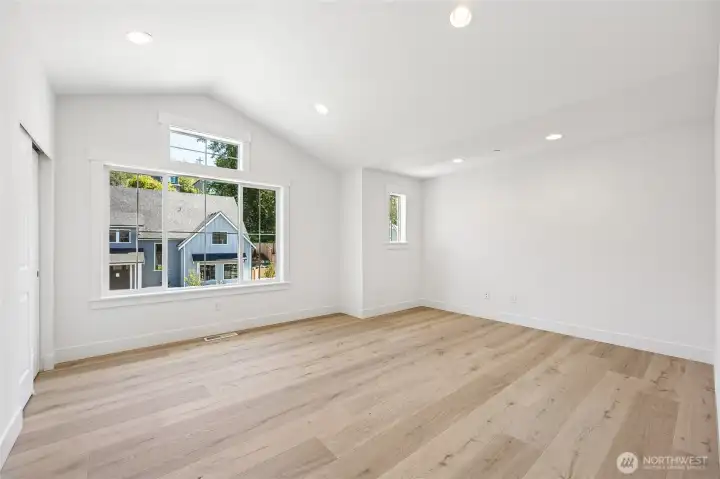 Large bonus room can be whatever you need it to be! Homework area, office, media room?