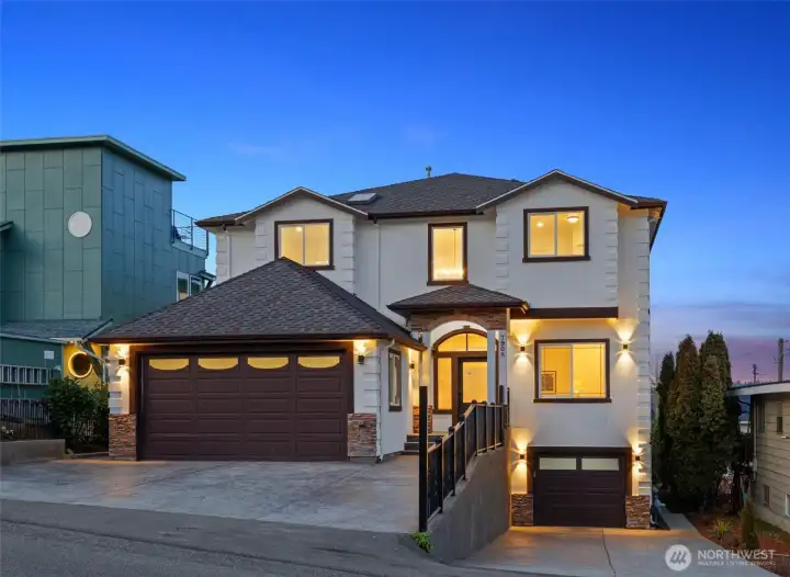 Welcome to 7908 S Lakeridge Dr.  An elegant home with wonderful Lake & Mountain views.