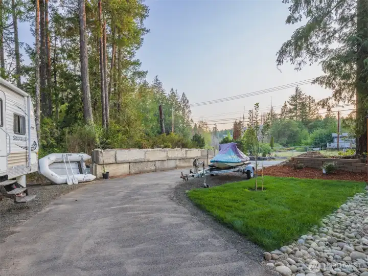 Share this retreat with 2 RV parking spots.