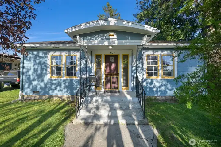 Welcome to 2720 Elm Street in beautiful Bellingham.