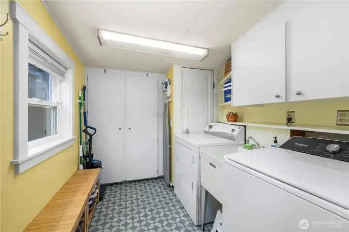 Super convenient utility room just off the back door offers great storage, washer and dryer and utility sink to get cleaned up after an afternoon of gardening!!