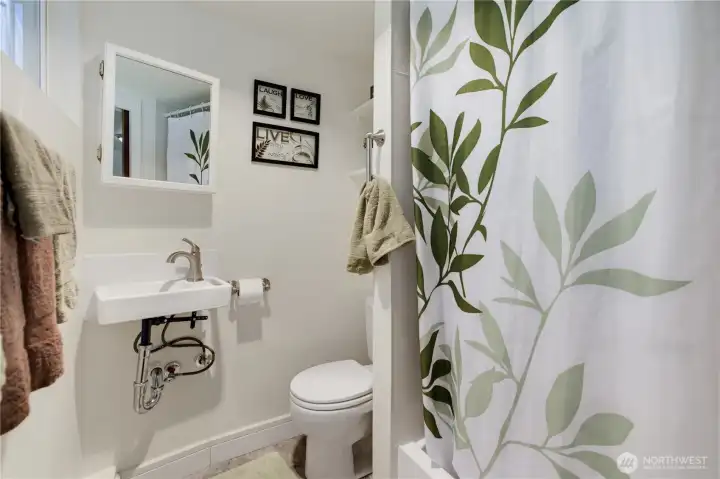 3/4 Bath in the Studio 3/4 Bath in the Studio