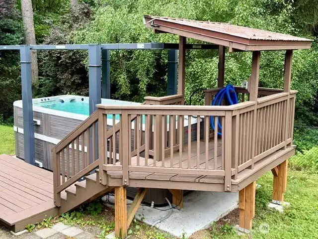 Open Swim Spa to Upper and Lower Deck Areas Open Swim Spa to Upper and Lower Deck Areas