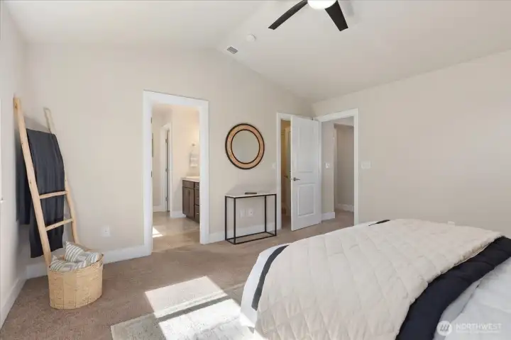 Spacious primary suilte