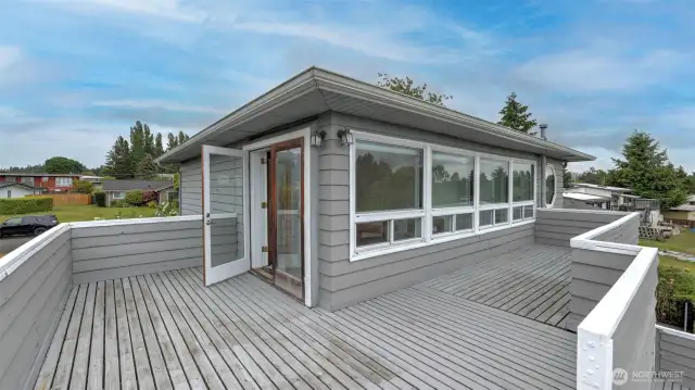 Deck off primary