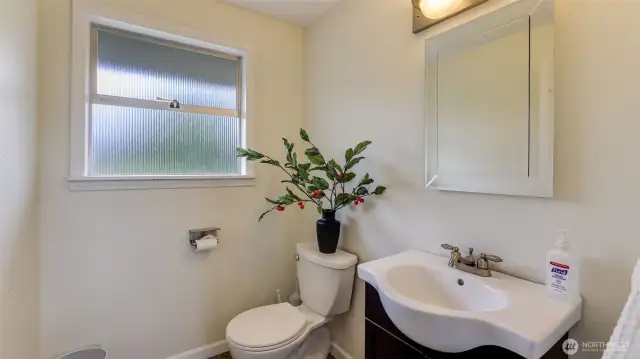 Main floor 1/2 bathroom