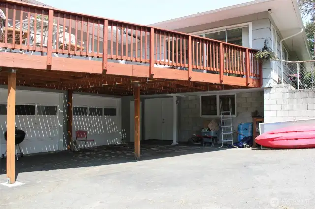 dbl garage and 1600sqft unfinished basement