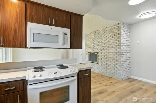 Kitchen/Dining/Fireplace