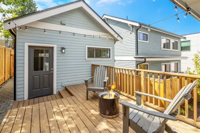 Deck connecting home and detached garage