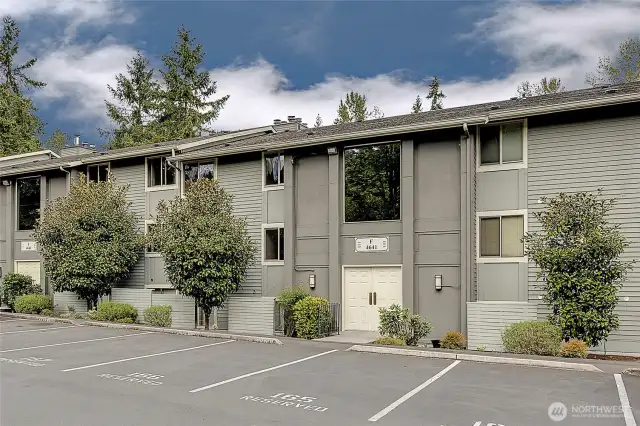 Welcome Home to Sammamish Bluffs in South Lake Sammamish