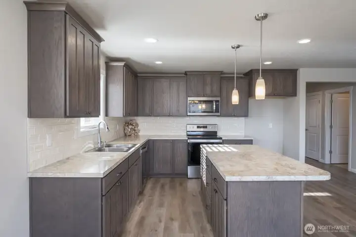 Gorgeous and spacious kitchen