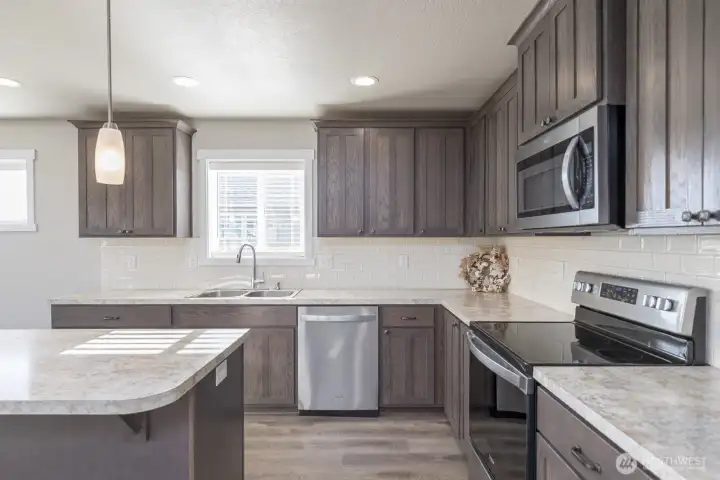 Gorgeous and spacious kitchen