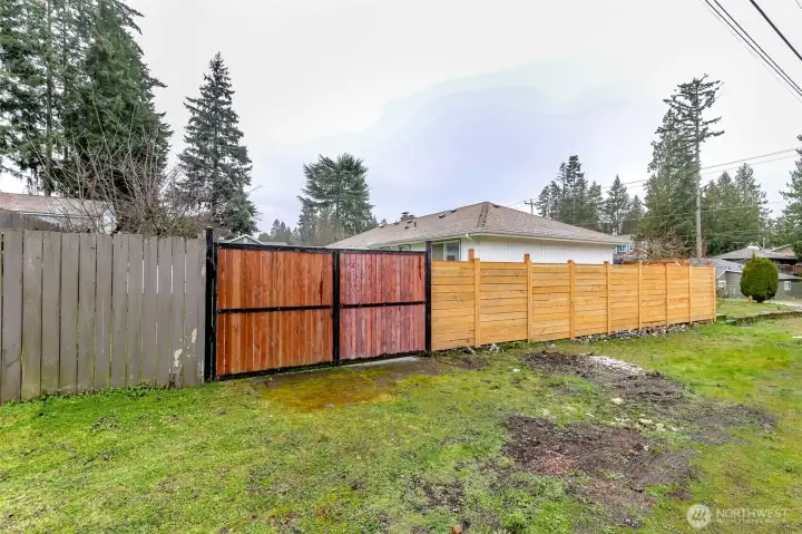 Side gate entrance, perfect for RV or boat