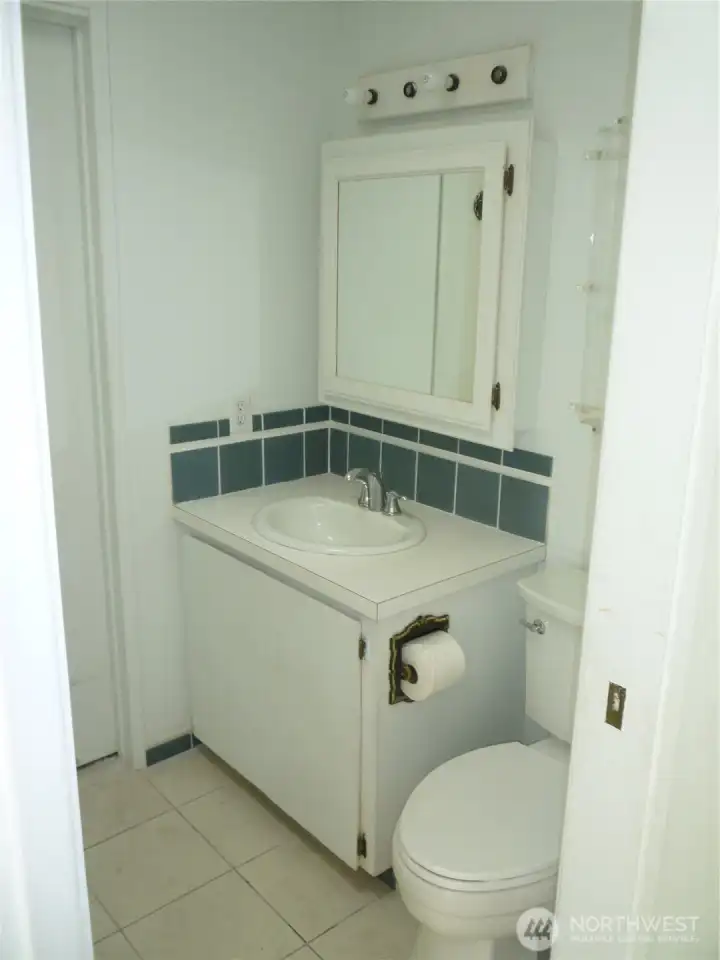 Hall 3/4 Bath