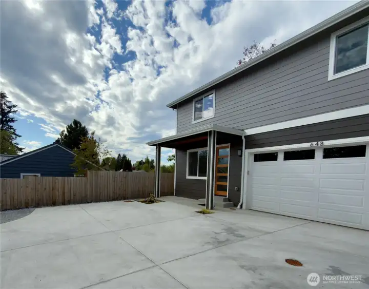 2 Deeded Parking spaces!