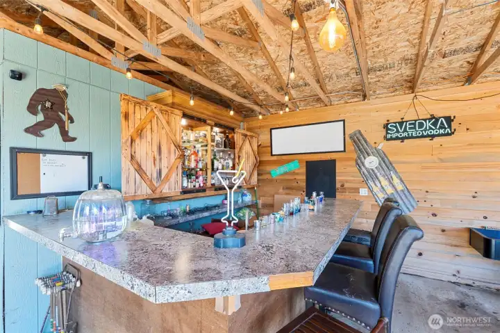 Large bar for hosting