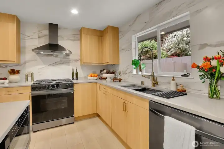 High End Kitchen & Cabinets