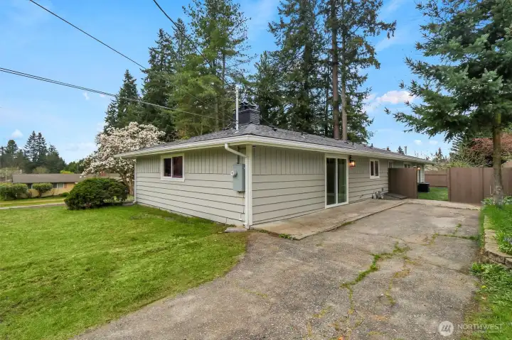 2nd Driveway to Back of House