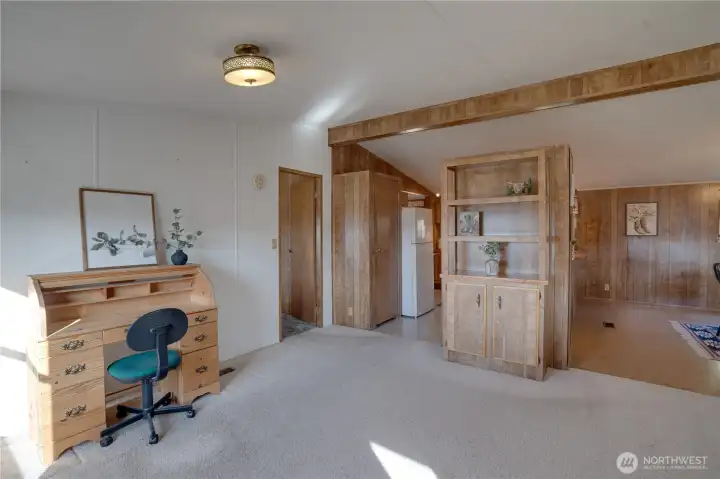 Den Area off Entrance