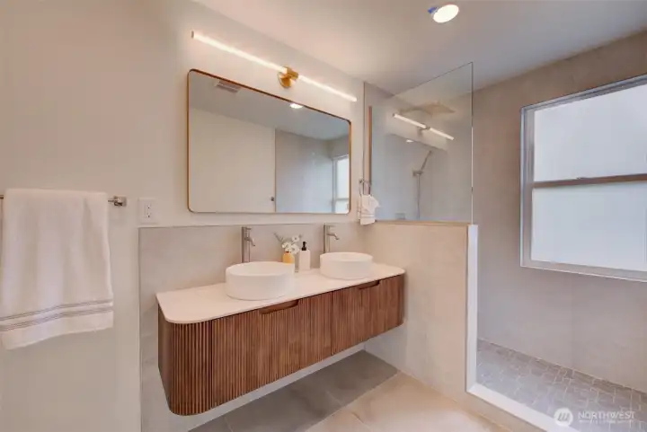 Primary bathroom w/ pony wall