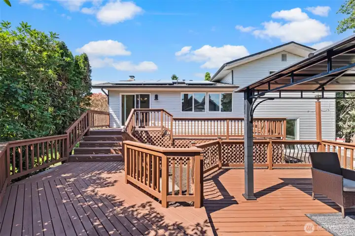 Spacious backyard deck