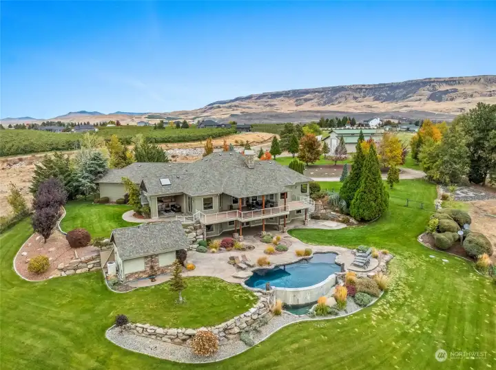 Home & gorgeous grounds