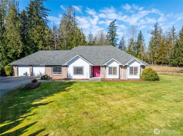 Beautiful Kassa built home on 1 acre.  In addition, there's a 2nd home included on it's own 1 acre!