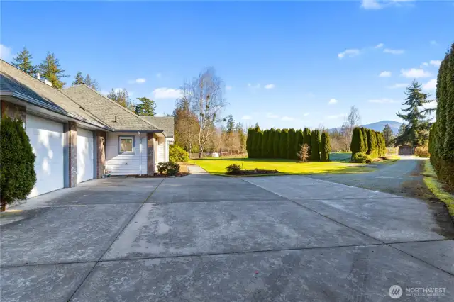 The entrance to this driveway offers nice privacy.  No steps into the home!