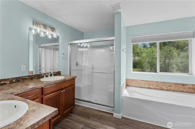 En suite primary bath